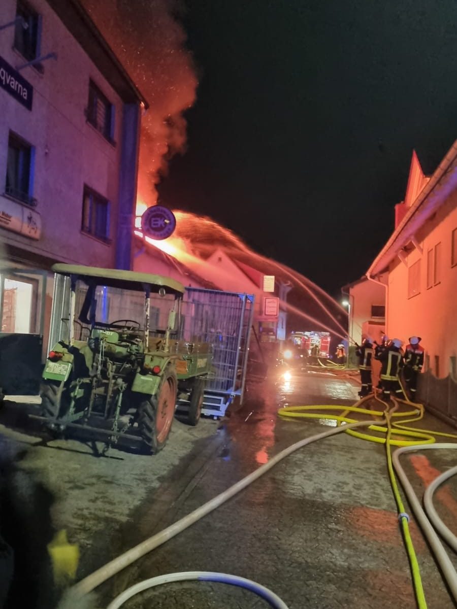 Brand Werkstatt Gadernheim Turmstraße 15.08.2023: Außenangriff