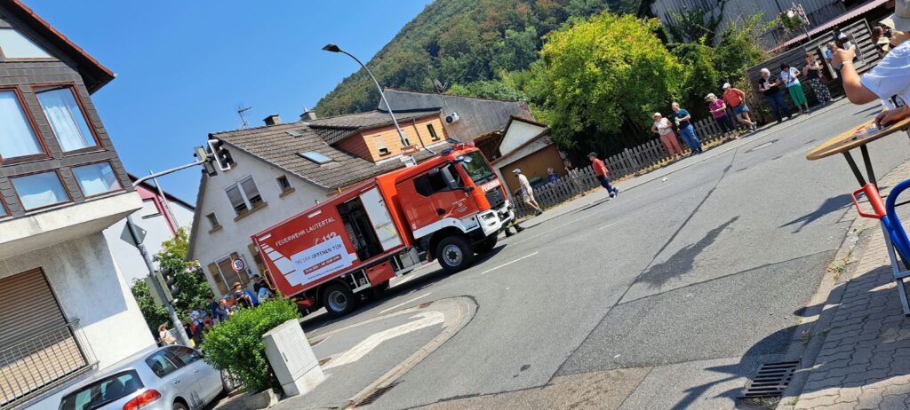 Kerweumzug Elmshausen 2026 - GW-L fährt beim Umzug mit