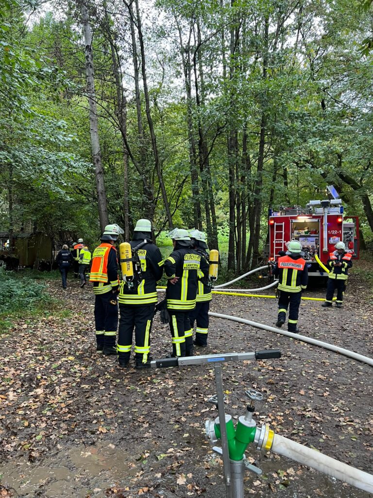 Einsatz 23.10.2026 - Brennt Gartenhütte -Einsatzkräfte in Bereitschaft