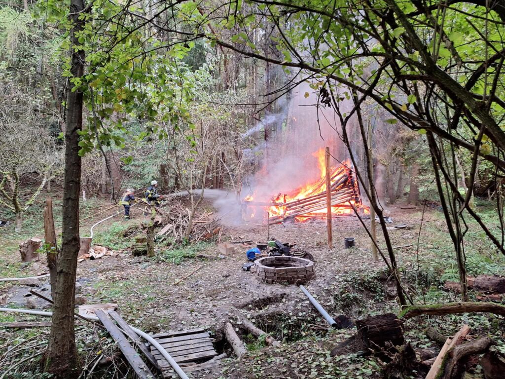 Einsatz 23.10.2026 - Brennt Gartenhütte - Erstangriff